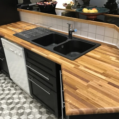 Kitchen with custom-made worktop in solid oak