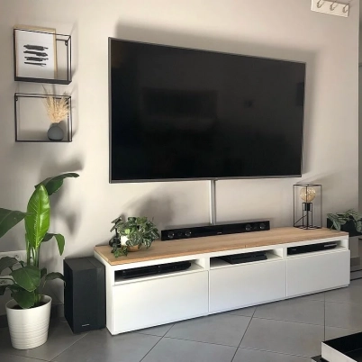Customisation d'un meuble TV avec un plateau en chêne