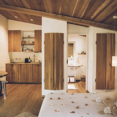 Cabin layout with solid wood panels