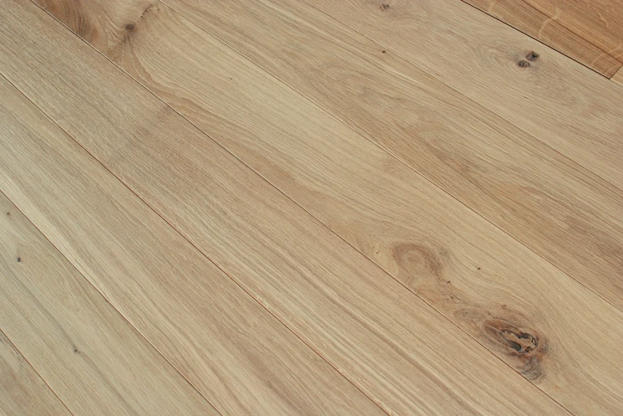 Chalet solid oak flooring 1.4 cm thick. 100% PEFC-certified