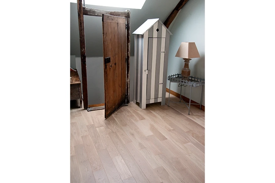 Cozy atmosphere Solid oak flooring Chalet 1.4 cm th. 100% PEFC-certified