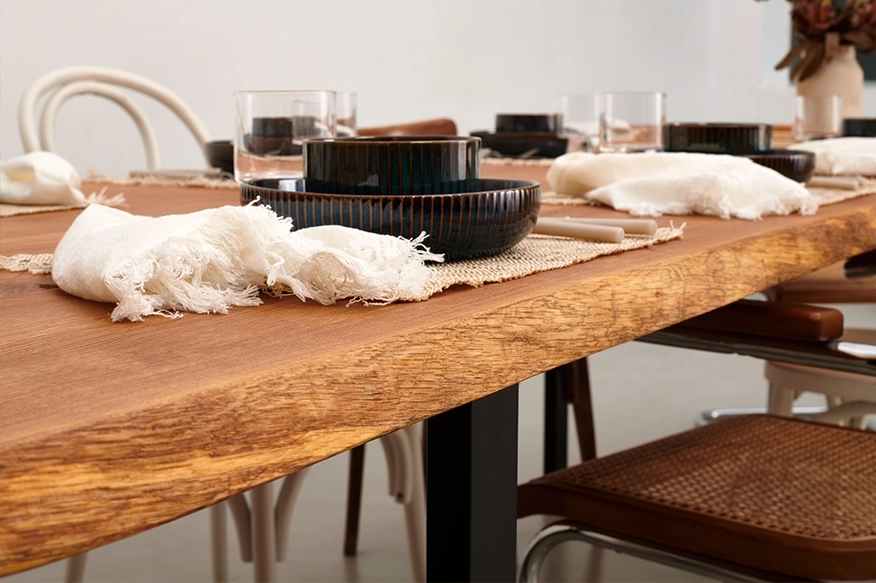 Tablero de madera para mesa.