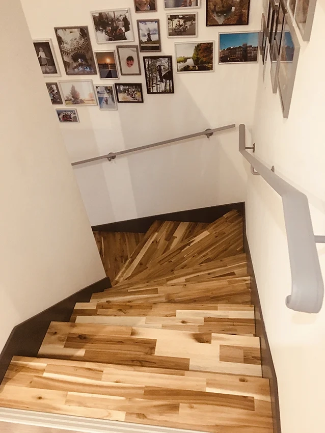 Escalier suspendu avec marches en bois massif sur mesure - ILICUT