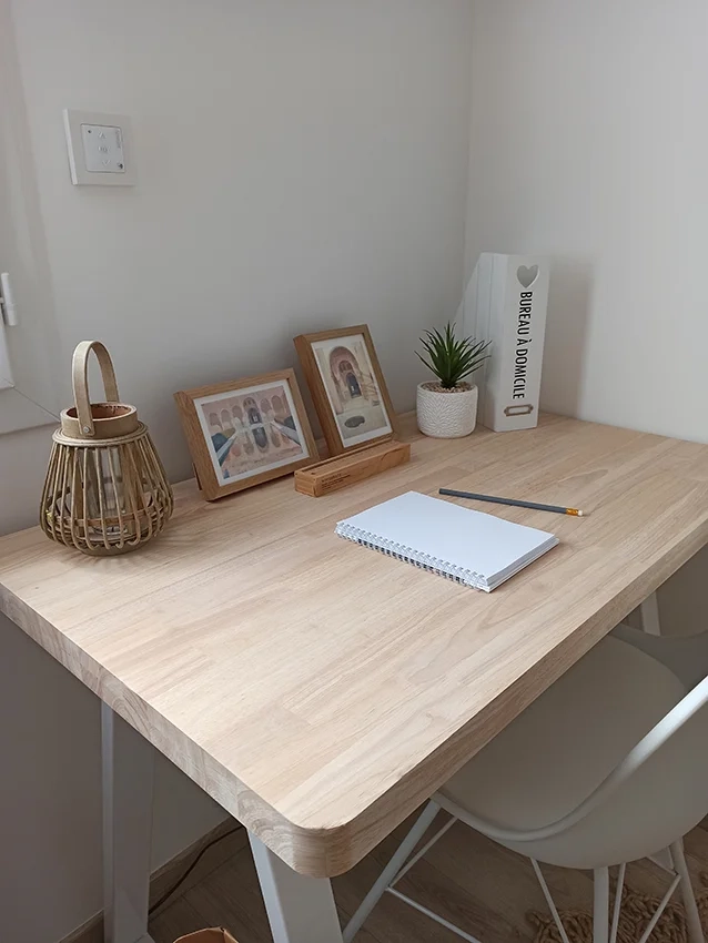 Diseño a medida de un escritorio con tableros de hevea