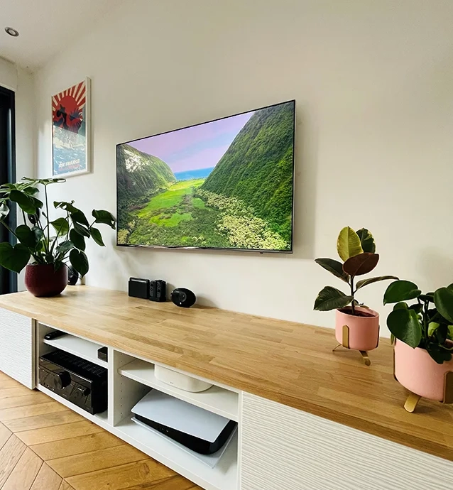 Customization of a TV cabinet with custom oak top
