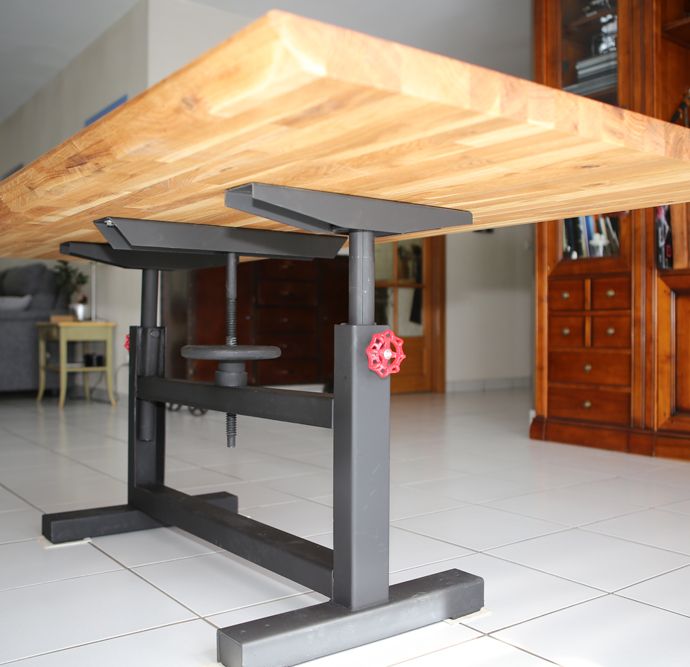 Table avec pied établi et plateau en bois sur mesure