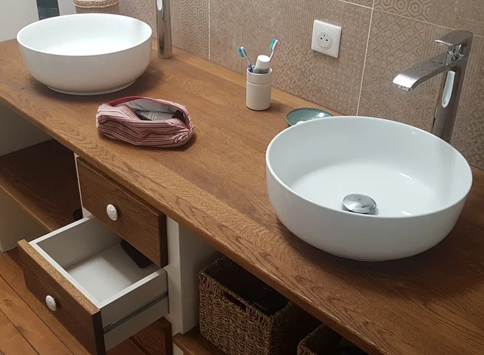 Made-to-measure washbasin in solid oak