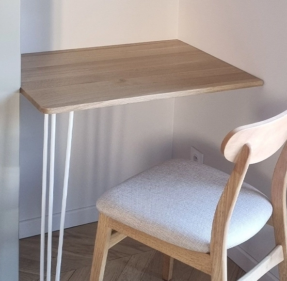 Aménagement d’un coin bureau dans le renfoncement d’une chambre