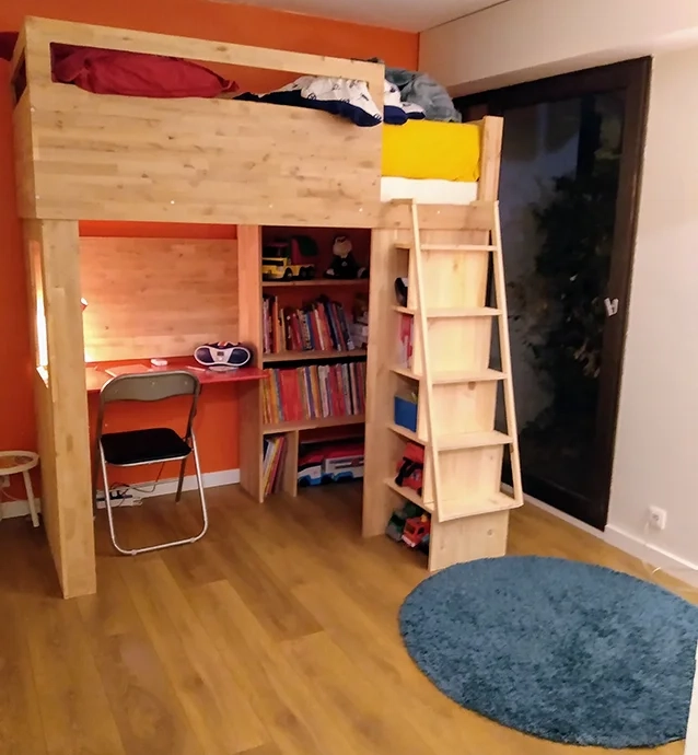 Lit mezzanine pour enfant en bois massif sur mesure