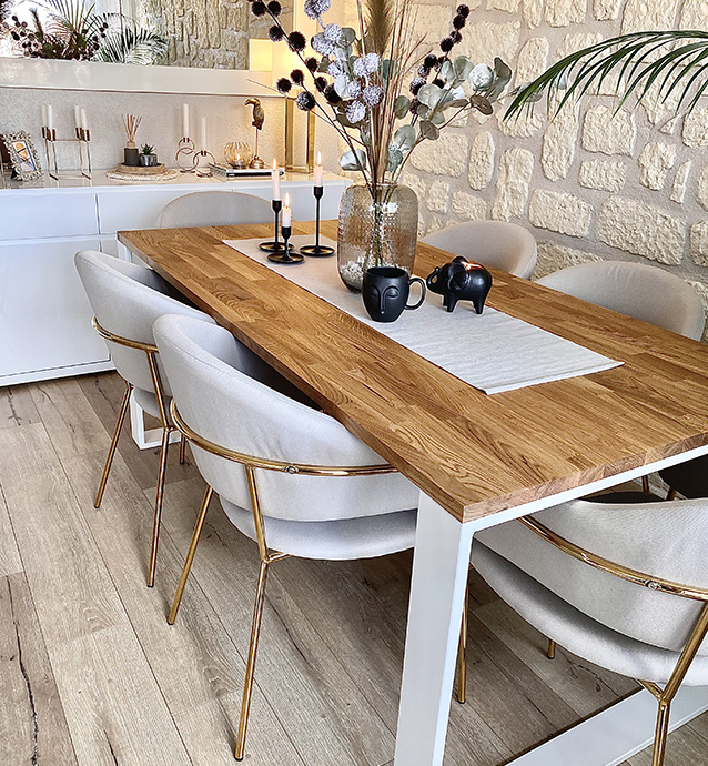 Dining table with a customizable wooden top