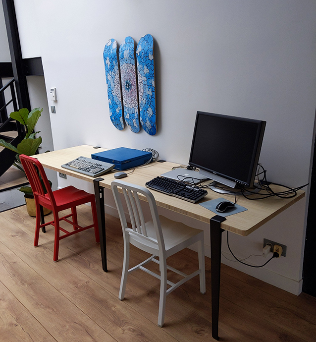 Création de bureau avec plateau en bambou sur mesure pour coworking