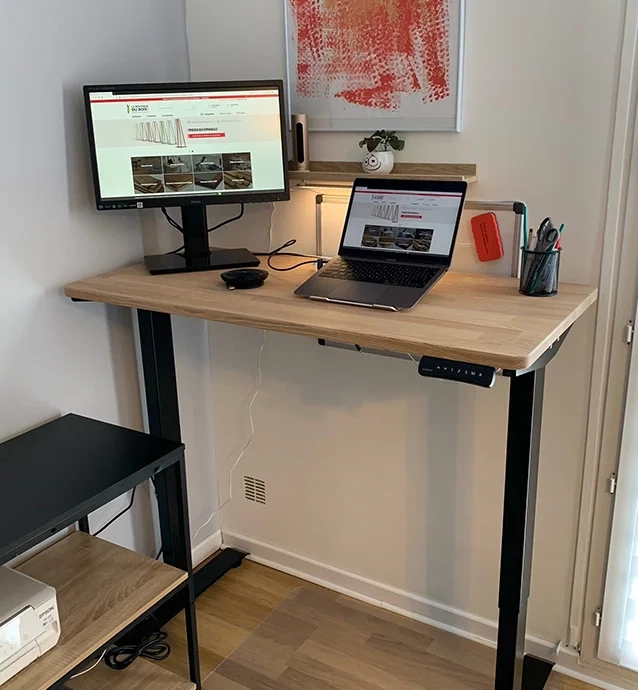 Height-adjustable desk with customoak top
