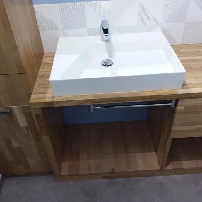 meuble de salle de bain en bois