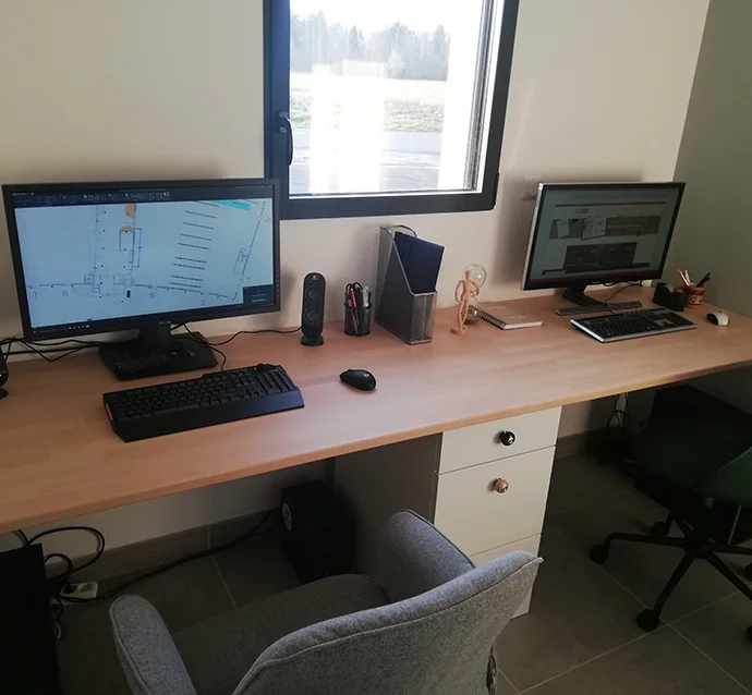 Long bureau double avec plateau en hêtre sur mesure
