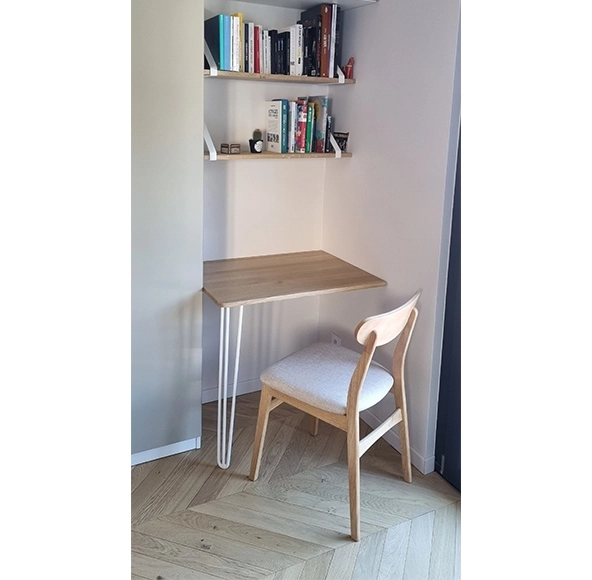 Aménagement d’un coin bureau dans le renfoncement d’une chambre