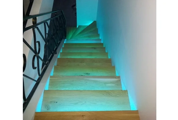 Escaliers bois avec leds