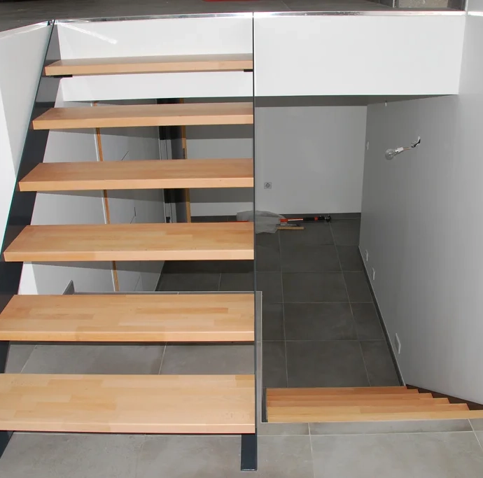 Manufacture of a custom wood / metal staircase with solid beech steps