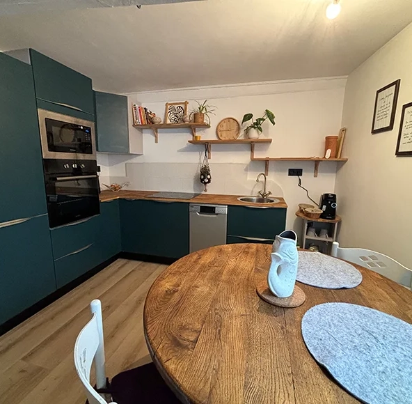 Kitchen layout with solid oak worktop and shelves