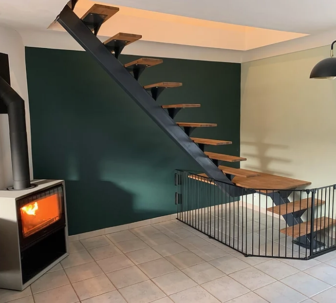 Quarter-turn staircase with solid wood steps