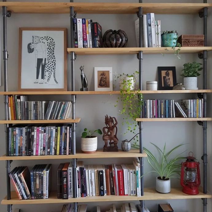 Bookcase manufacturing with plumbing pipes an wooden shelves