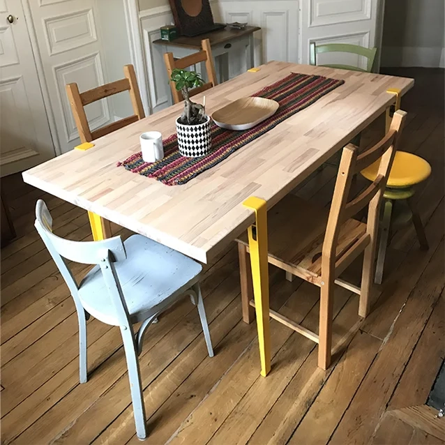 Dining table with custom-made natural beech top
