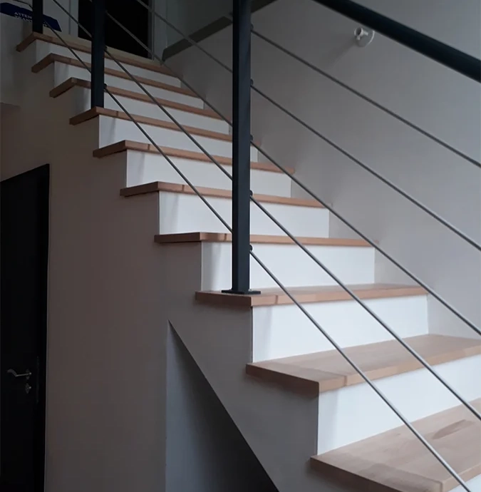 Concrete staircase cladding with solid wood steps