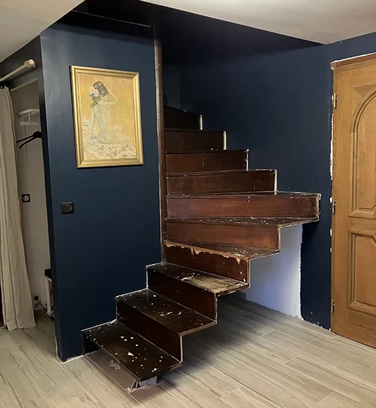 Before renovation, a 2/4 turn staircase