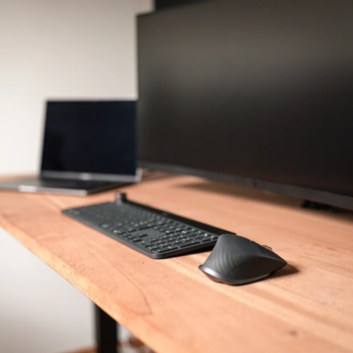 Desk with a custom-made sipo wood top