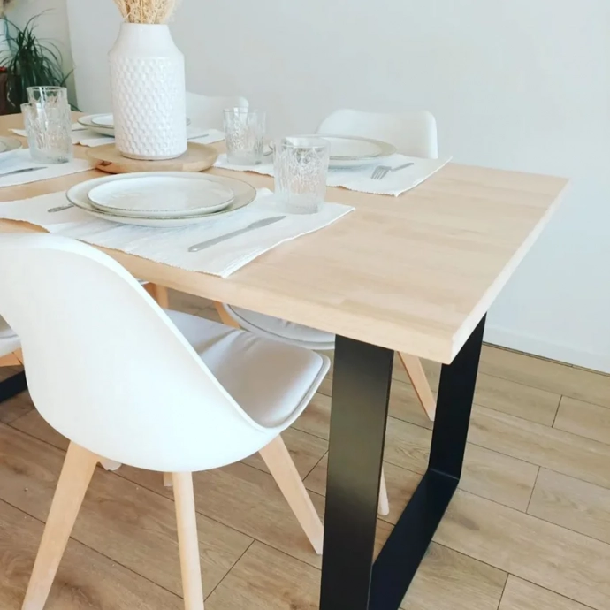 Creation of a custom-made dining room table in rubberwood