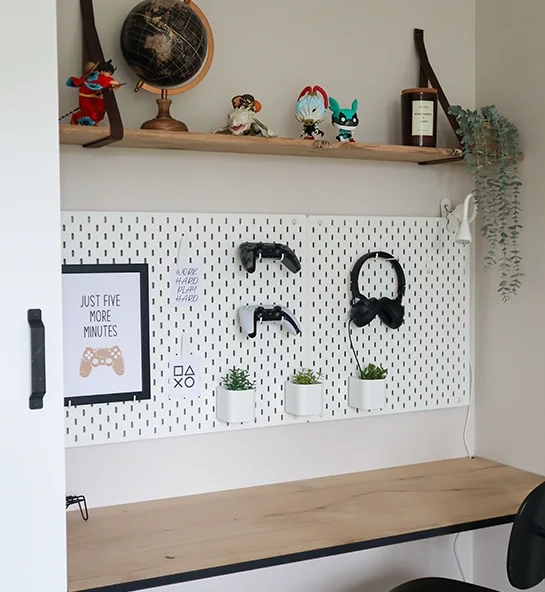 Teen desk with black MDF top and oak veneer