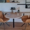 coin café sur mesure en chêne avec table et fauteuils design