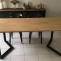 Table de salle à manger avec un plateau en bois massif sur mesure