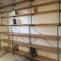 Bibliothèque sur mesure avec étagères en chêne massif et tuyaux en fonte