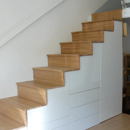 Creation of a staircase with wooden storage