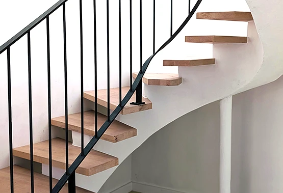 Escalier avec marches en hêtre
